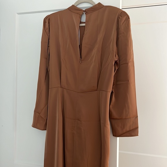 Long Sleeve Midi Dress with Shoulder Pads - Picture 4 of 5